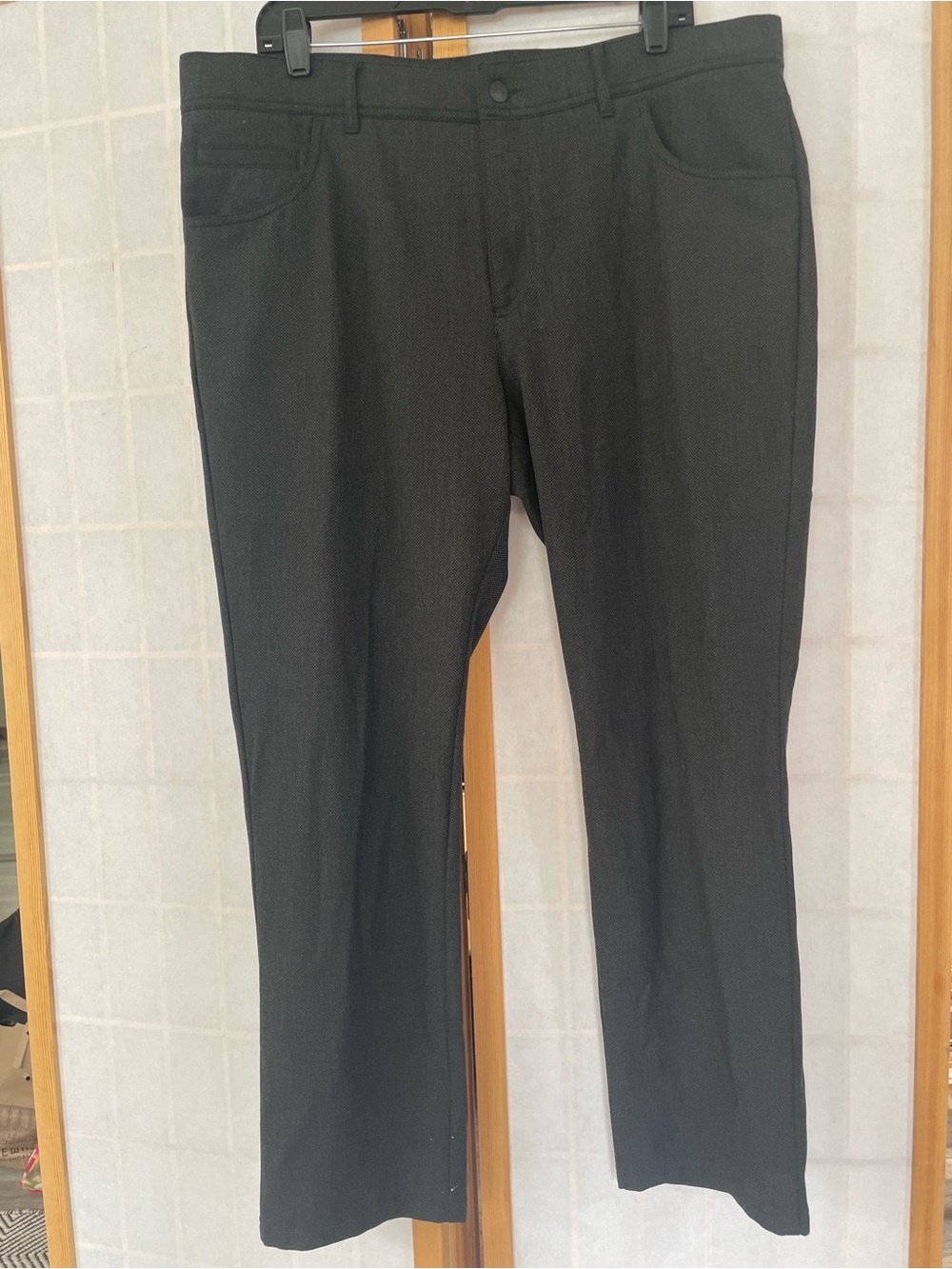 Men's Straight-Leg Black Pants — Classic Everyday Style